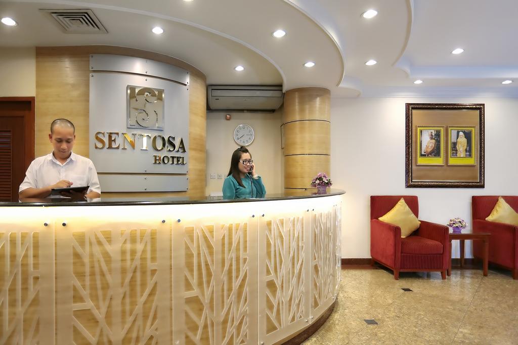 Hotel Sentosa Kuala Belait Exterior photo